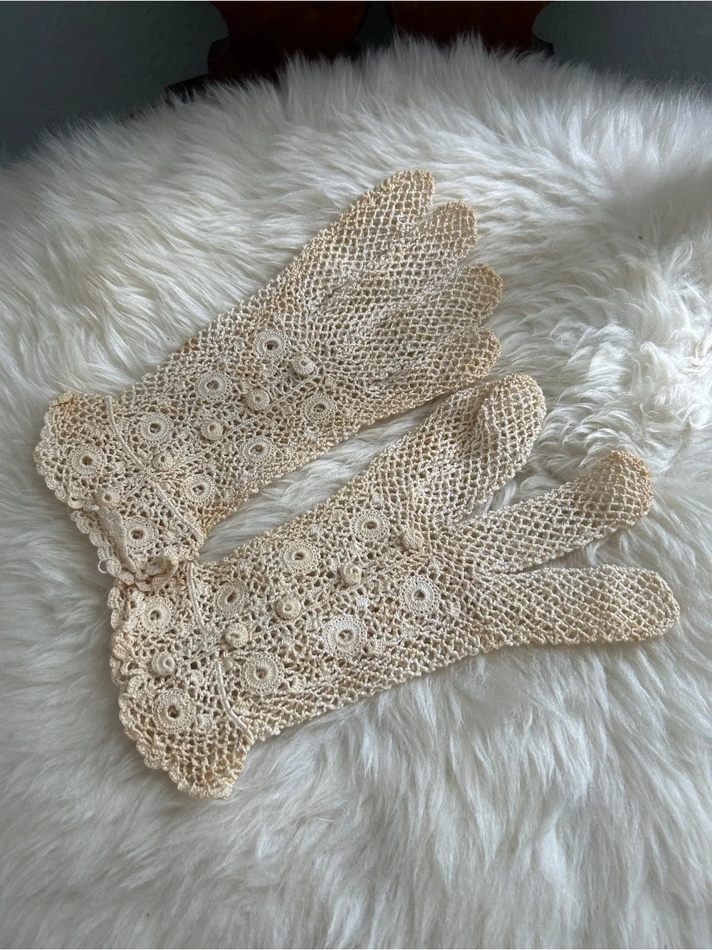 Vintage handmade Crochet Lace Ladies Gloves in Beige